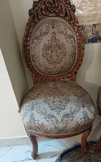 ۲عدد صندلی میزبان چوب گردو در حد نو