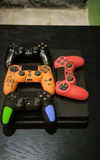 PS4 یک ترا کپی‌خور با ۴ دسته و ۱۰ بازی