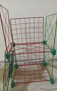 یک عدد قفسه کتاب واسباب بازی