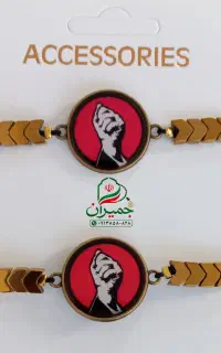 دستبند و گردنبند مشت گره کرده