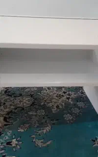 میز تحریر سفید و سیاه