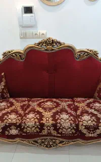 مبل 7نفره و ناهار خوری 4نفره به همراه ساعت