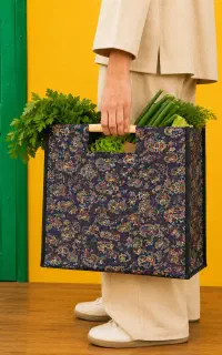 ساک دستی پارچه ای محکم و راحت با دسته چوبی