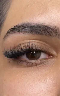 اکستنشن مژه  و لیفت مژه و ابرو