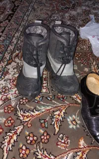 دو جفت کفش بچگانه