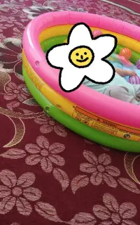 استخر بادی بچه و چند تا عروسک