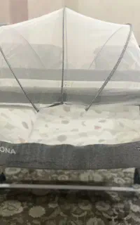 تخت پارک کنار مادر verona