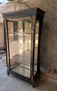ویترین شیشه ای
