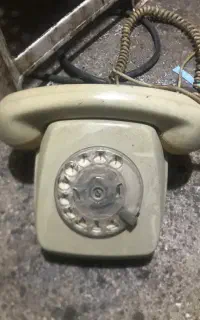 گوشی تلفن رومیزی قدیمی