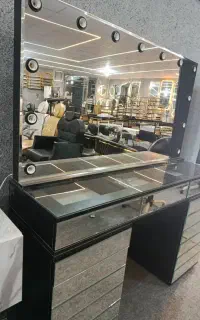 آینه و کنسول لامپ دار