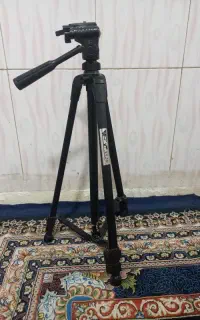 سه پایه دوربین
