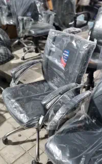 صندلی اداری بازسازی شده
