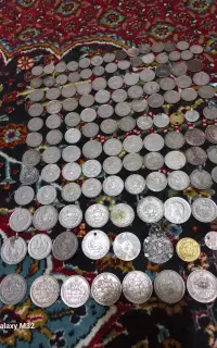 مقداری سکه نقره ونیکل