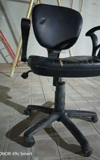 میز و صندلی چرخ دار در حد نو