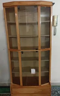 کتابخانه و بوفه