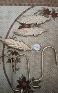 گل میخ پرده