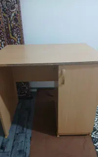 میز تحریر و کامپیوتر در حد نو