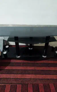 میز تی وی شیشه ای ۵۰۰تومن.