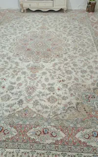 قالی ۱۲متری وسه عدد کناره