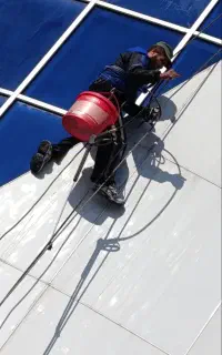 کار در ارتفاع با طناب بدون نیاز به داربست