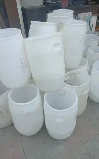 فروشی به تعداد دبه پلاستیک ۴۰لیتری