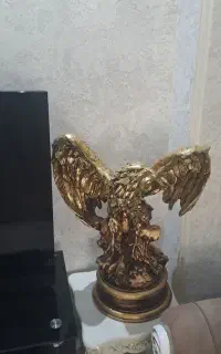 مجسمه عقاب