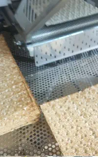 همکار آقا برای بسته بندی نان