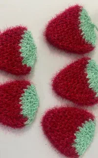 اسکاج طرح توت فرنگی دست بافت