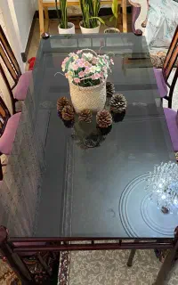 میز ناهار خوری سالم روکش صندلی گرفته شده