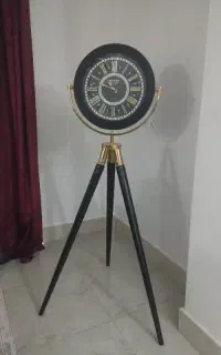 ساعت ایستاده سه پایه