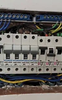 برقکاری حرفه ای عیب یابی آیفون صوتی و تصویری