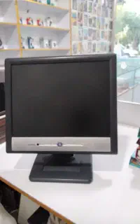 مانیتور BENQ  تمیز و سالم