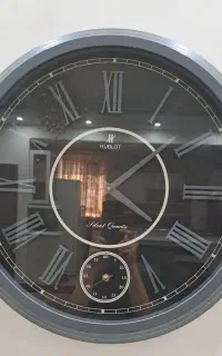 ساعت دیواری در حد نو