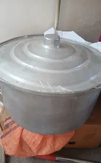 دیگ بزرگ مناسب شله زرد پختن رب پختن و غیره ....
