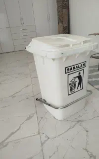 سطل زباله پدالی