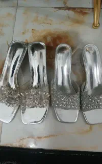 فروش پیراهن مجلسی زنانه با دمپایی زنانه.