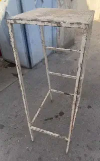چهارپایه فلزی