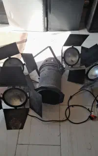 تعدادی پروژکتور