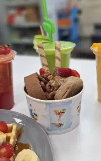 استخدام همکار خانم سالندار و اشپزخانه بستنی فندق