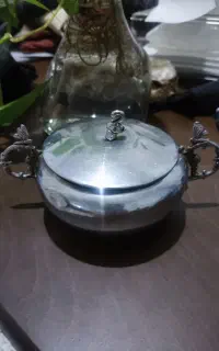 قندان مسی قدیمی وکوزه سفالی قدیمی
