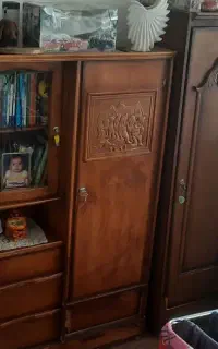 سه عدد کمد از جنس چوب گردو