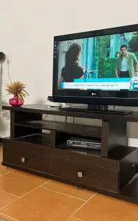 صندلی راک و میز تلویزیون