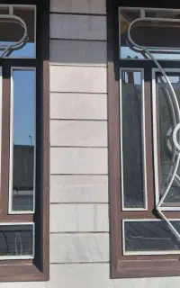 ۴ عدد پنجره بسیار مستحکم و درحد نو