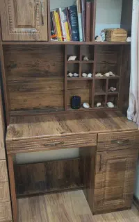 میز تحریر کتابخانه