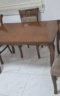 میز ناهارخوری کاملا تمیز و نو