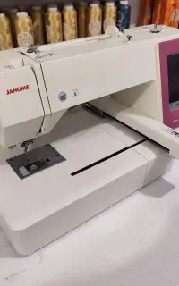چرخ گلدوزی ژانومه 450 نوار صورتی 5500 ساعت کارکرد