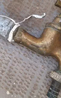 شیر آب برنجی