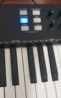 میدی کیبورد (کنترلر) alesis v49 سالم و نو