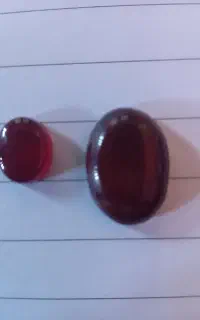دوتا نگین عقیق همراه با یک سنگ