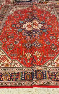 جفت قالی ۶متری دستباف زمینه لاکی آکبند آذرشهر